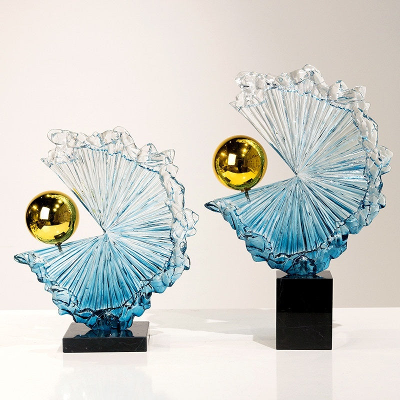 Fan-shaped glass furnishing accent by Vendolix